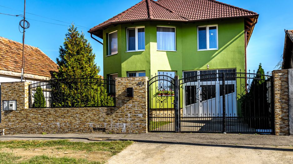 Vilă superbă 6 camere - Bujac - Poză 1