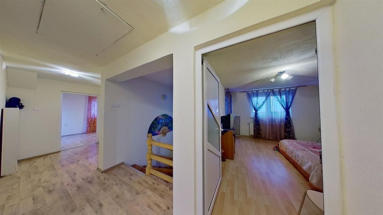Proprietate pe 2 niveluri, curte individuala si garaj, cartier linistit, Rasnov. - Poză 12