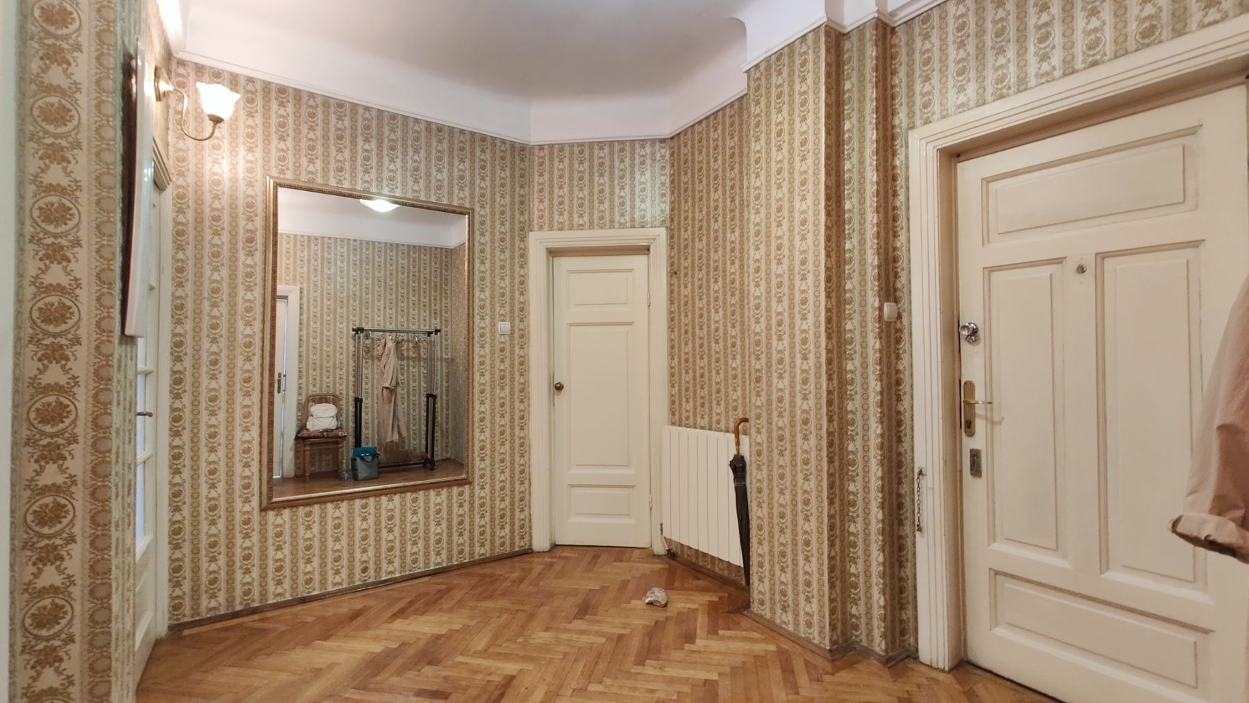 Apartament interbelic elegant cu terasă, pe Vasile Lascăr – lângă Dacia - Poză 10