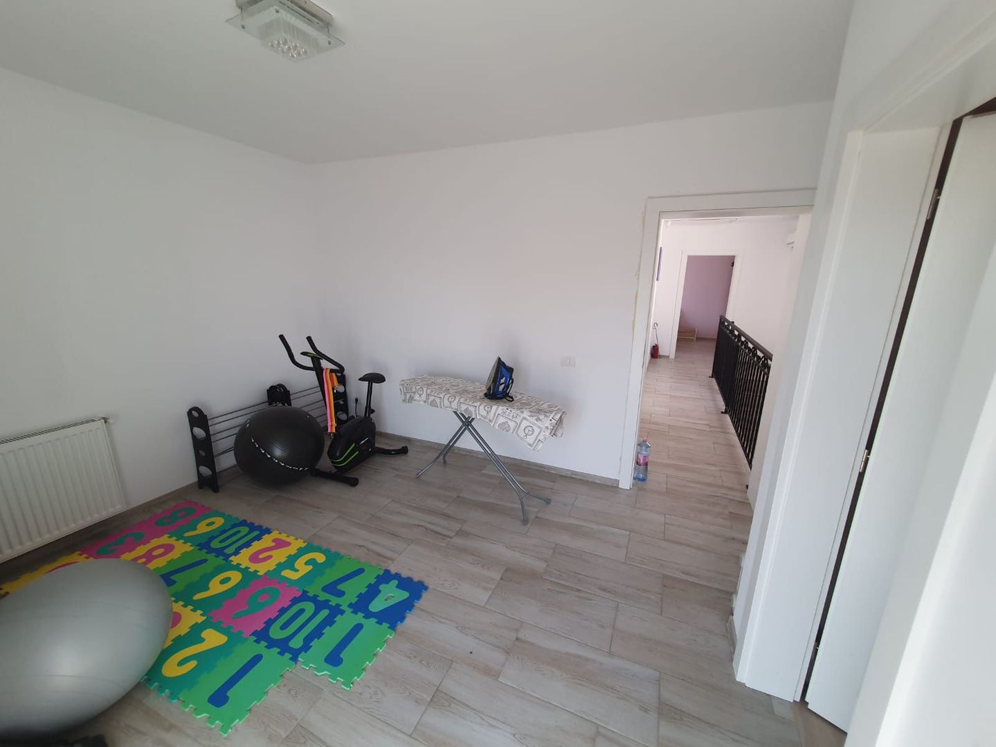 Casa cu 4 camere si garaj - Poză 10