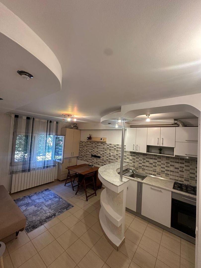 Apartament 3 camere decomandat, parter înalt, zona Panduri - Poză 1