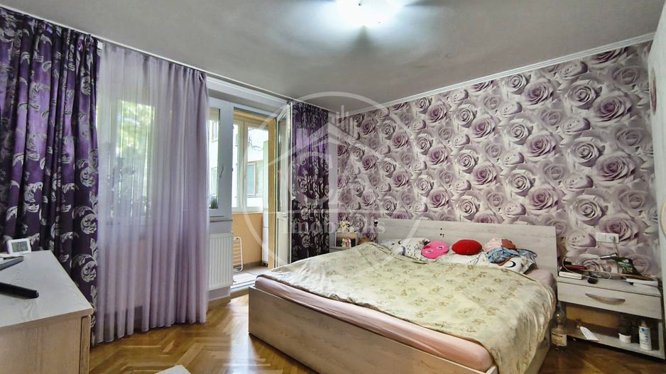 Apartament de vânzare cu 4 camere în zona Decebal, Oradea - Poză 1