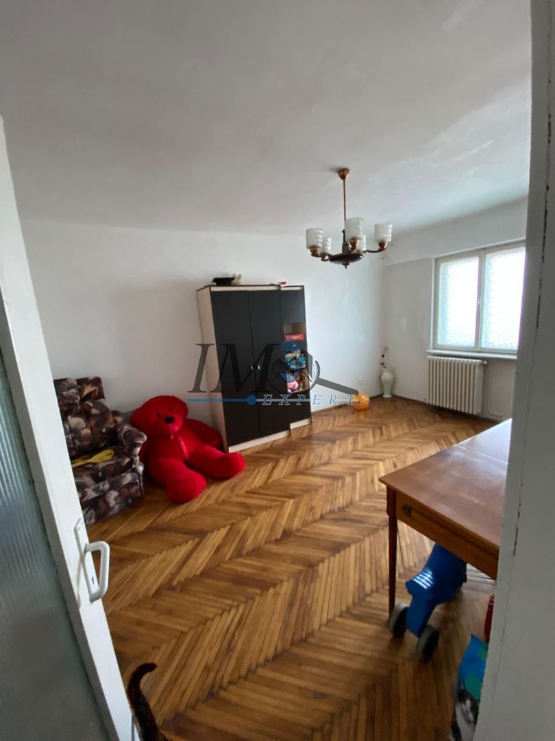 Apartament cu 4 camere de vanzare in zona Closca in Alba Iulia - Poză 1