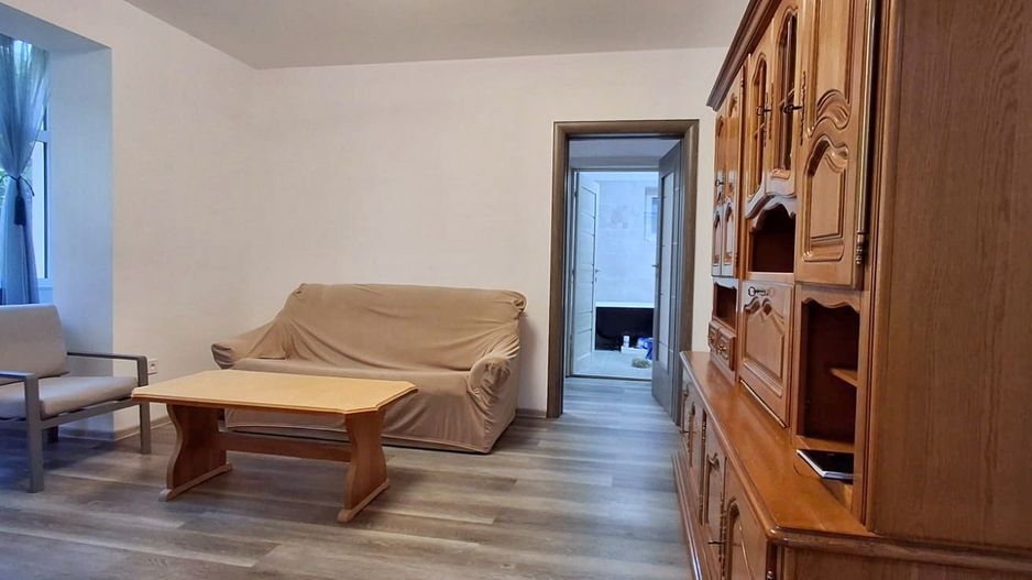 Apartament 2 camere , parter inalt , cu loc de parcare. - Poză 1