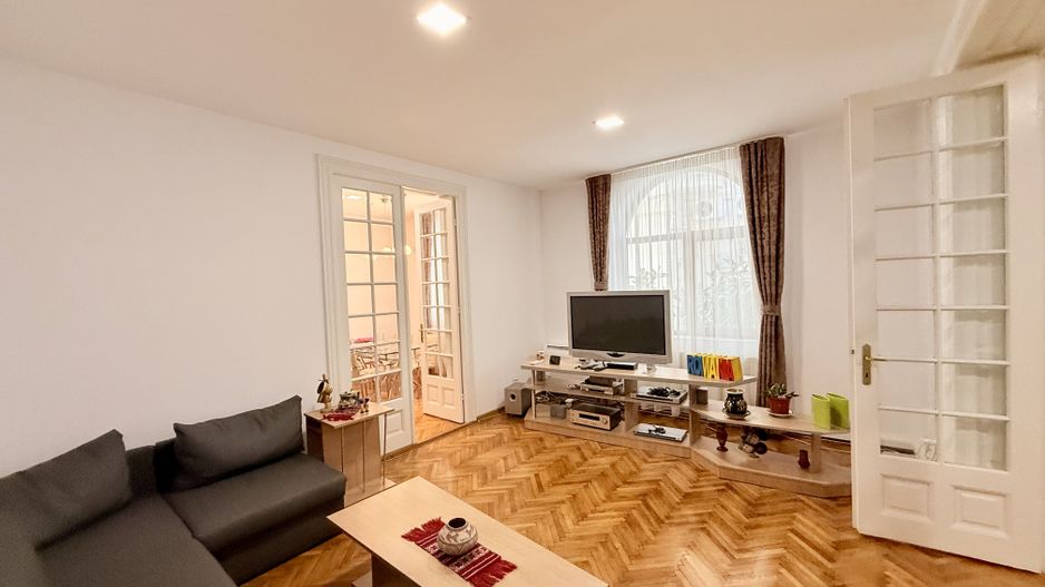 Piata Unirii Fantani Vila  500 mp utili curte 204 mp - Poză 11