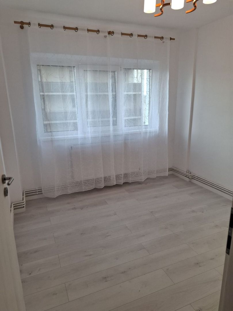 Apartament 2 camere, decomandat - Poză 2