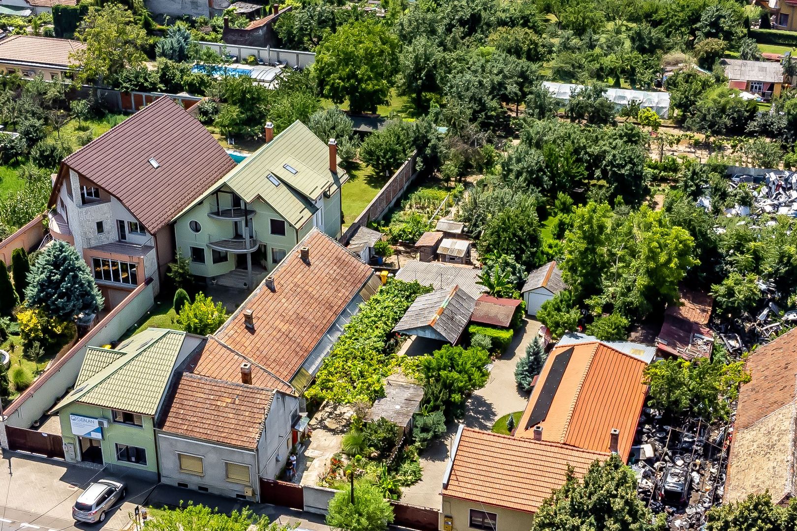 PRET NOU!!! Casa in Parneava - Poză 1