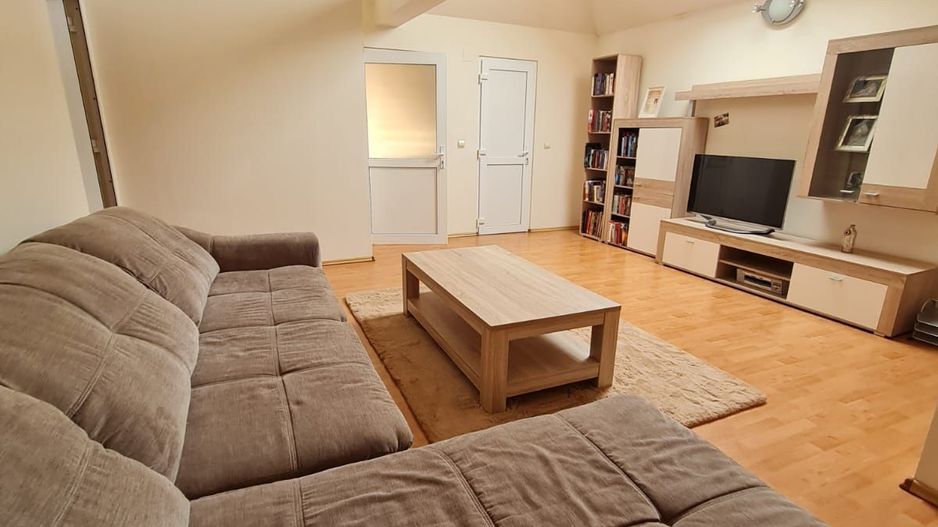 Casă cu teren generos pretabila pentru afacere - Poză 9