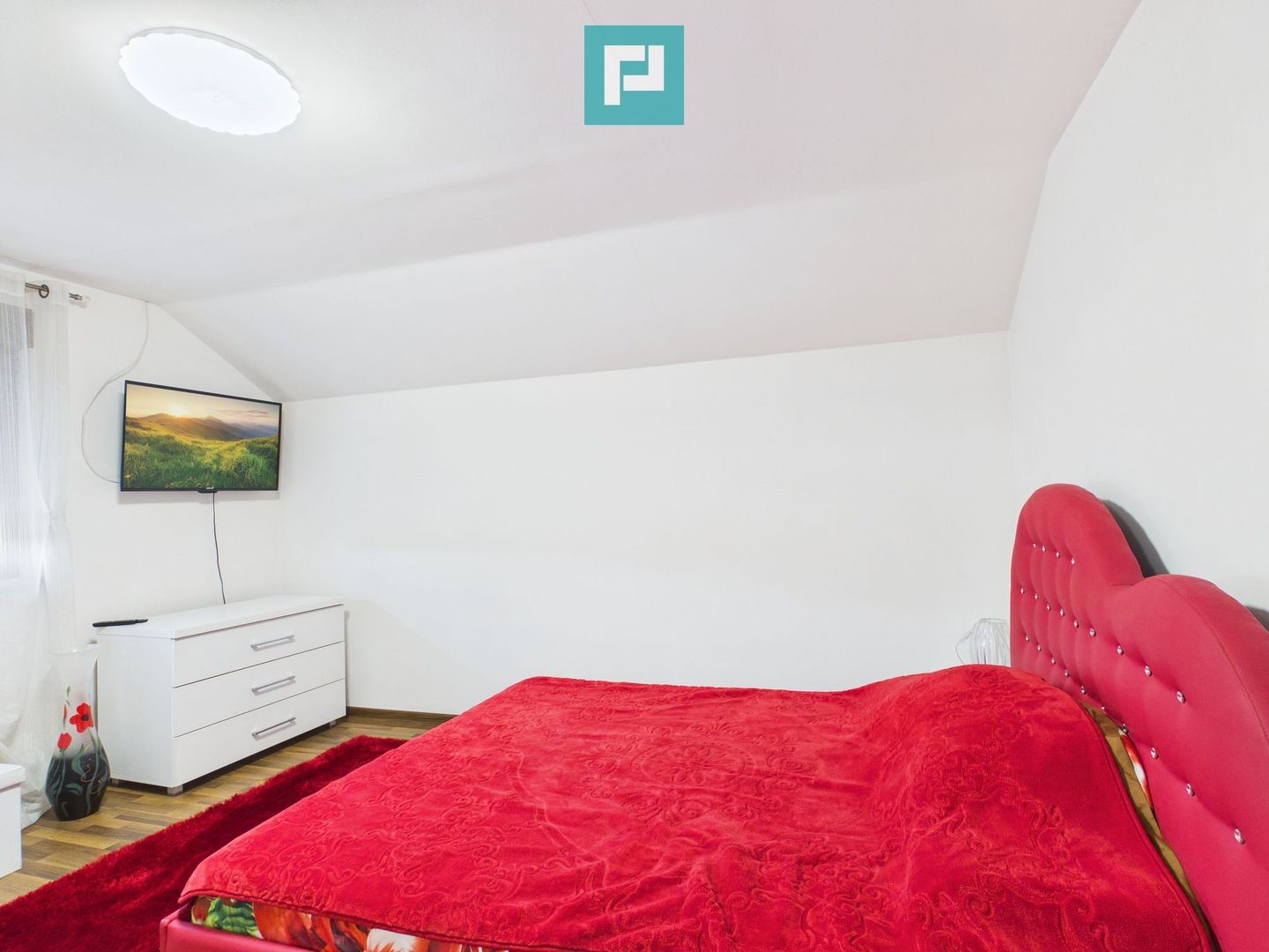 Vilă cu 4 camere in Livada - Poză 12