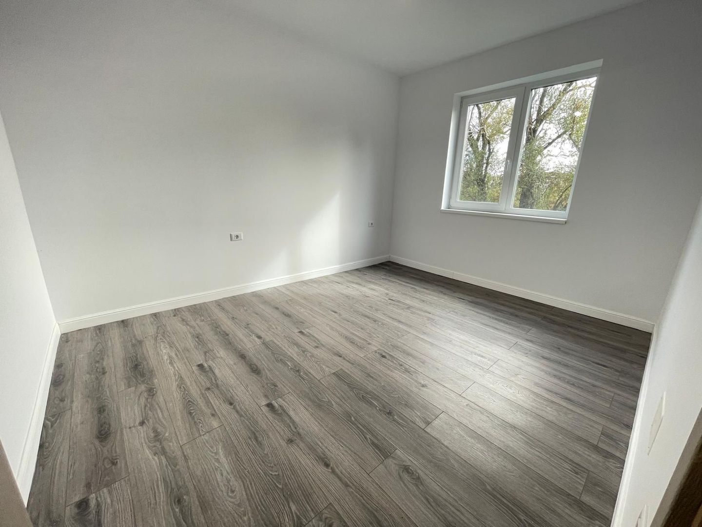 Giroc-Eso | De Inchiriat | 2 Camere | Nemobilat | Loc de parcare - Poză 8