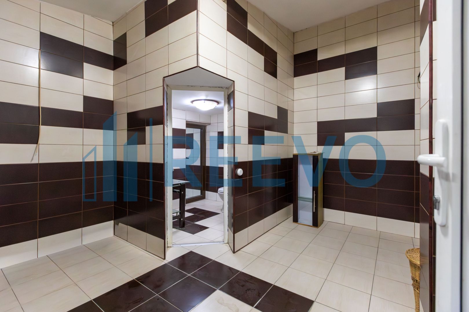 Clădire și teren pentru investiție, central Roman - Poză 37