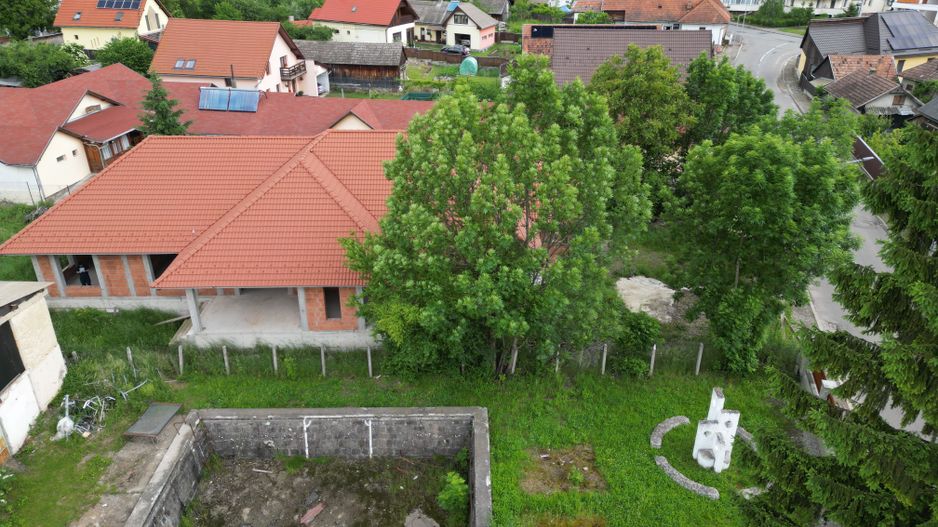 Casă de vânzare 260 mp utili + 1052 mp teren in centrul orasului Covasna - Poză 4