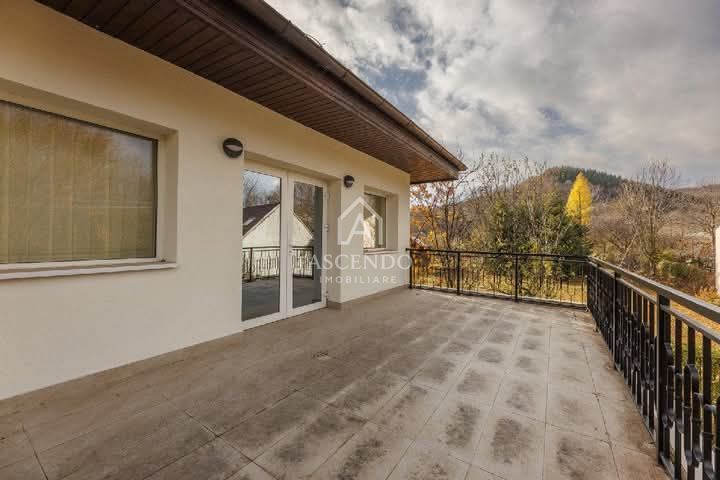 Vilă cu vedere panoramică în Breaza – Ideală pentru vacanță sau investiție - Poză 18