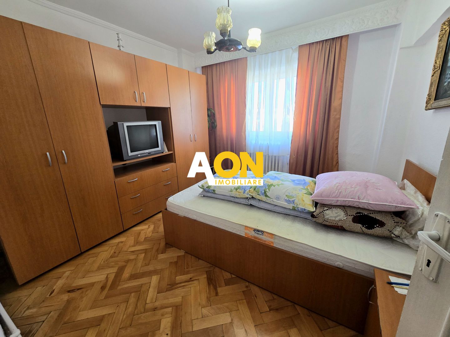 Apartament 3 Camere, 2 Bai, 2 Balcoane, Zona Cetate - Poză 5