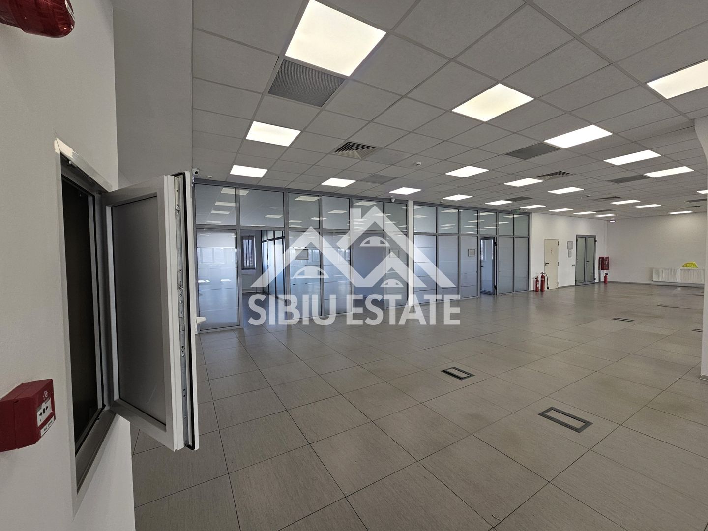 Spatiu de birouri de inchriat locatie centrala si vizibilitate buna - Poză 18