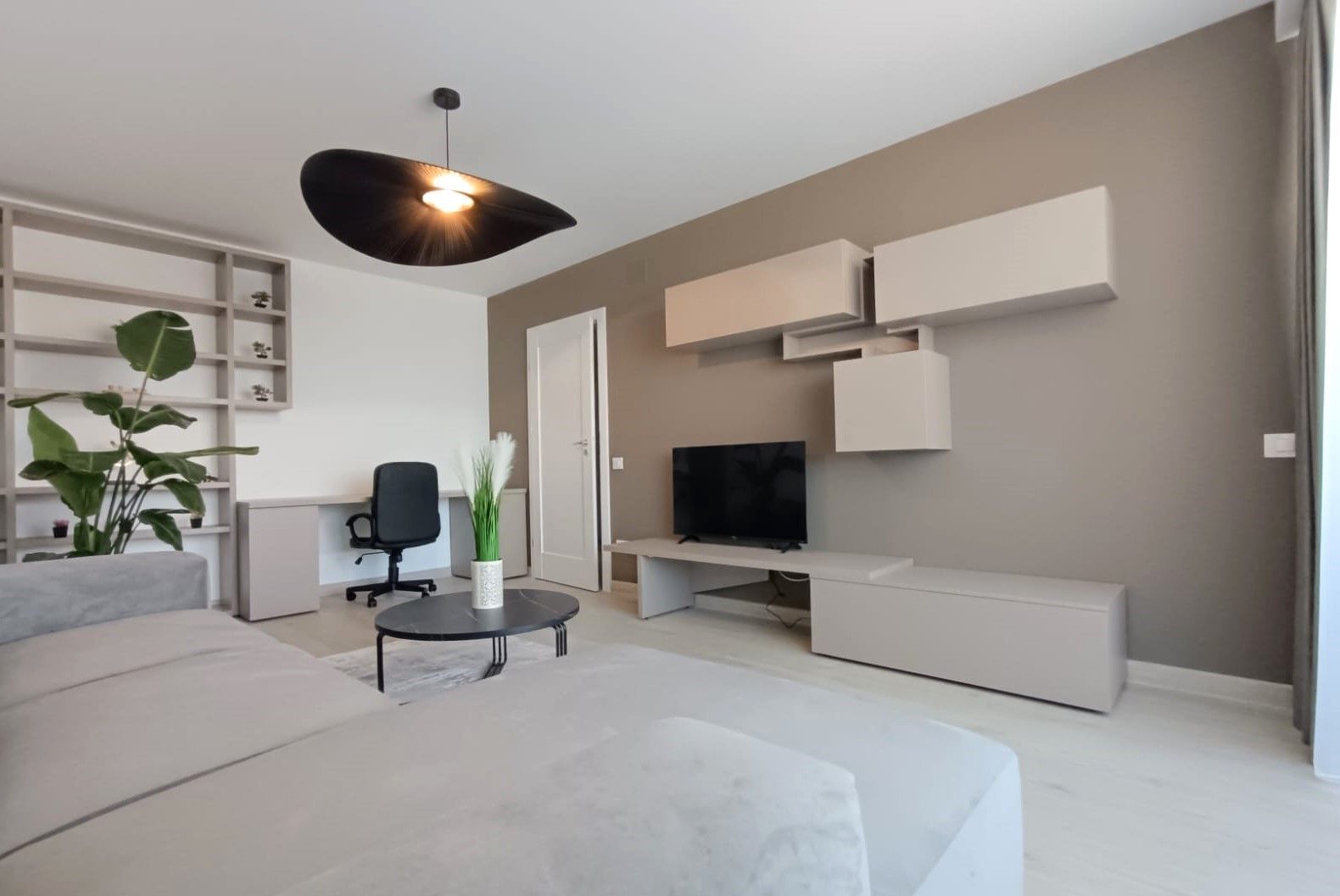 Apartament modern cu 2 camere și terasă generoasă Urban Plaza zona Carpaților - Poză 1