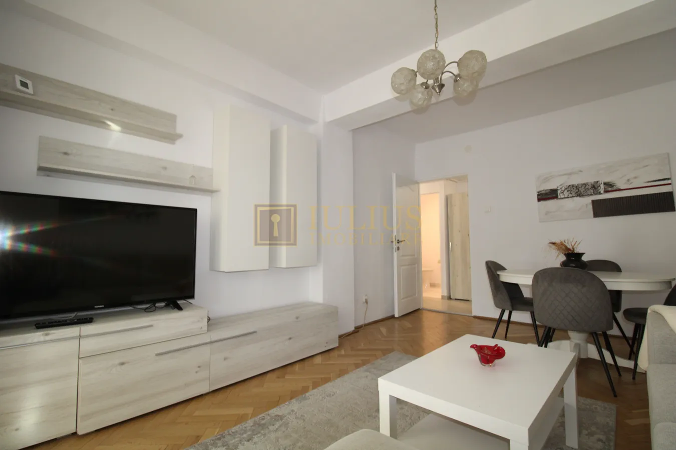 3 camere decomandate, balcon generos de 17 mp, bloc modernizat-Gh Lazăr — fotografia 1