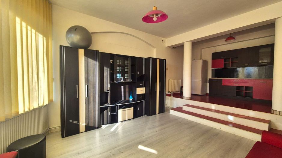 Apartament la casă cu grădină - Poză 3