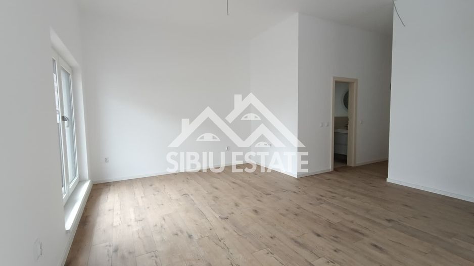 Apartament luminos, ideal locuință sau birou ,parter, 2 locuri parcare - Poză 2