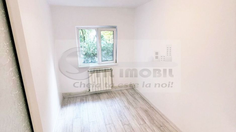 Liber, apartament 3 camere Nicolina 1, renovat modern, baie cu geam - Poză 9
