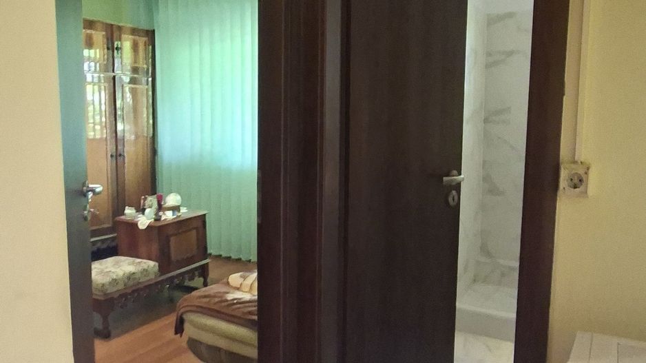Apartament decomandat 3 camere - zona Torontalului - Poză 10