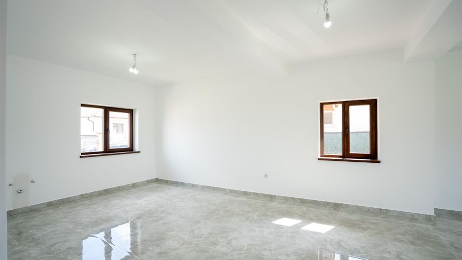 Casa la cheie Nojorid 3 dormitoare 2 bai - Poză 1