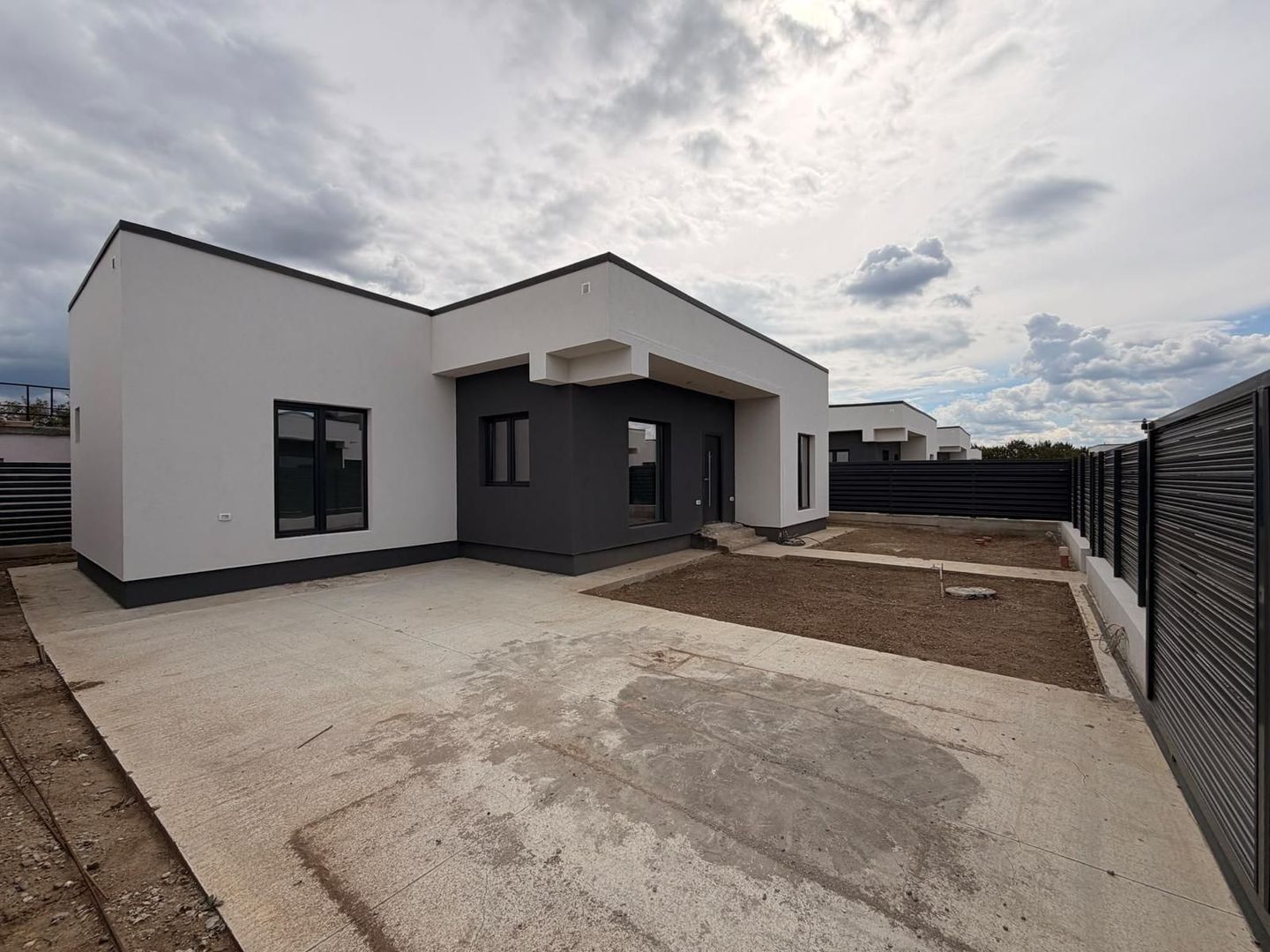 CASA INDIVIDUALA- AFUMATI, TEREN 260 MP, MUTARE IMEDIATA,COMISION 0% - Poză 1