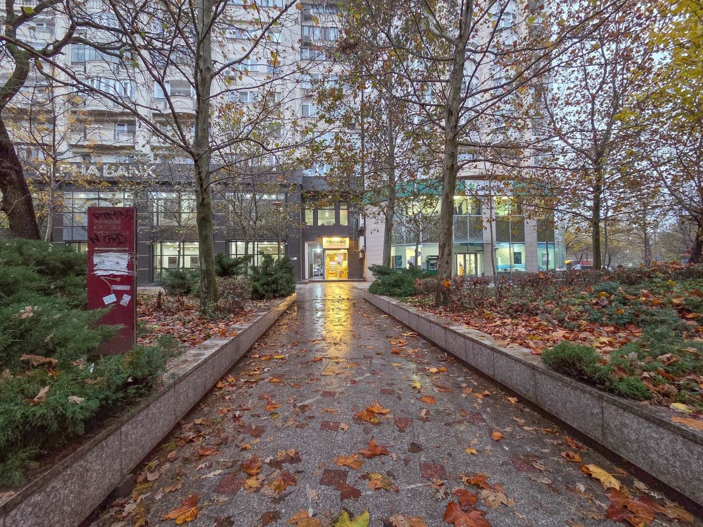 Apart 3 camere birouri stradal Bulevardul Unirii colt Nerva Traian - Poză 1