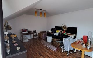 Casă cu 5 camere, zonă semicentrală, ideală pentru locuință sau birou. - Poză 8