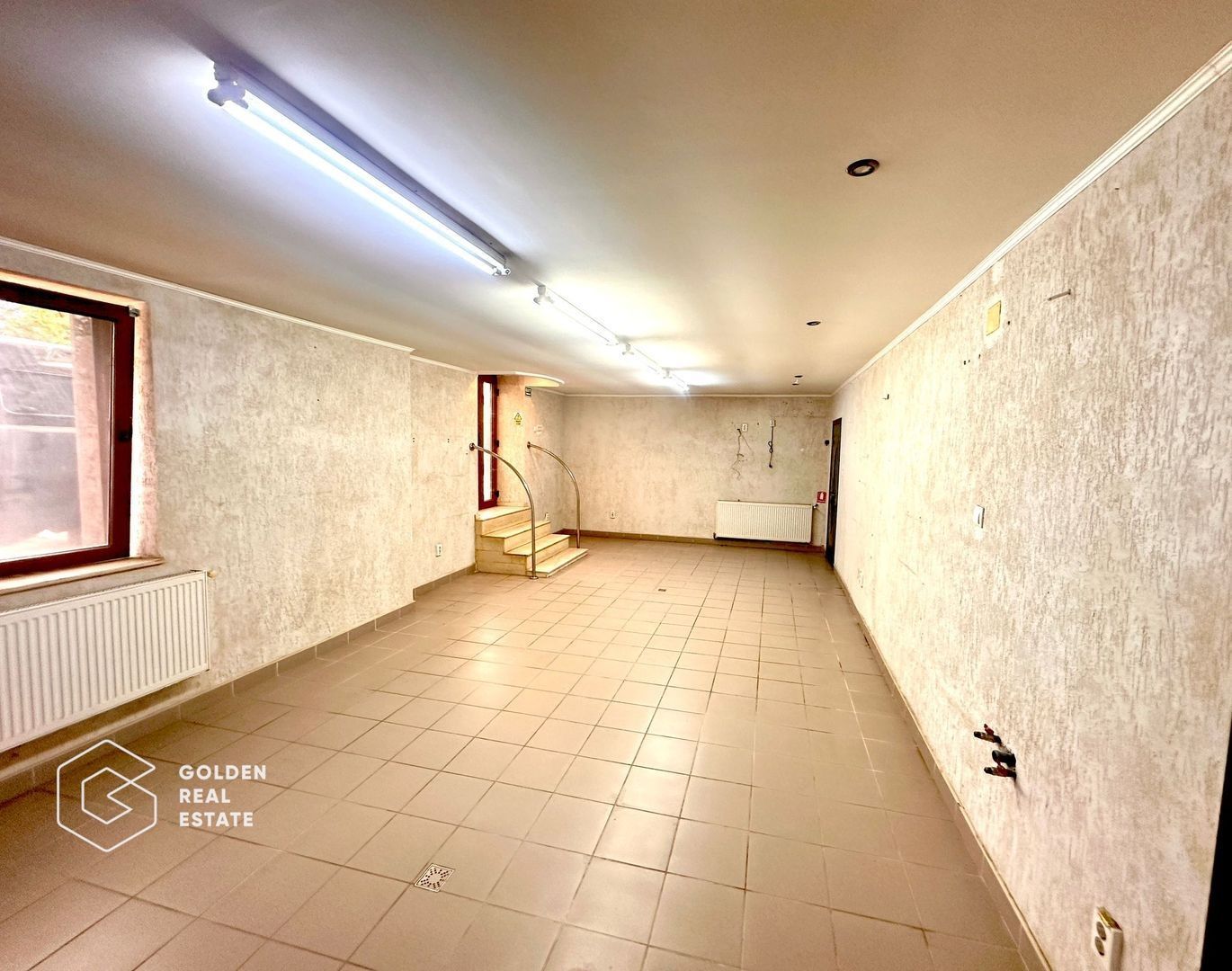 Spatiu comercial ultracentral, 3 camere, pretabil cabinet, salon infrumusetare - Poză 2