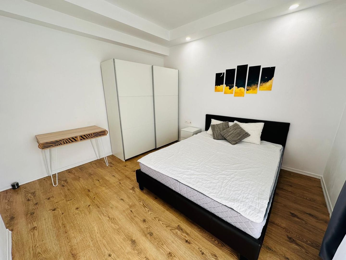 COSMOPOLIS - Apartament cu 2 camere si gradina, mobilat si utilat. - Poză 7