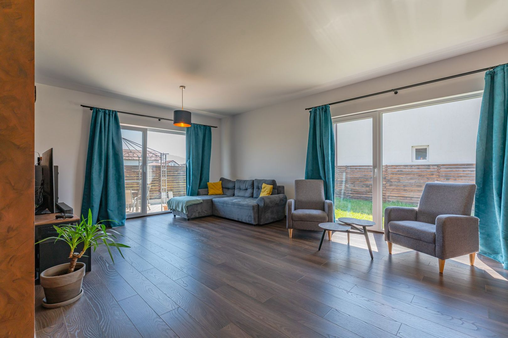 Casă Individuală de Închiriat, Încălzire în Pardoseală, Teren 400 mp - Poză 3