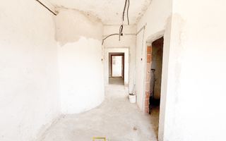 Casă la rosu cu teren generos de vânzare aproape de Intim - Poză 2