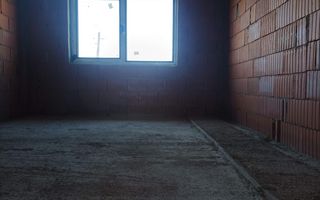 Aproape de oraș! Vânzare casă cu 5 camere în Ulmi! - Poză 14