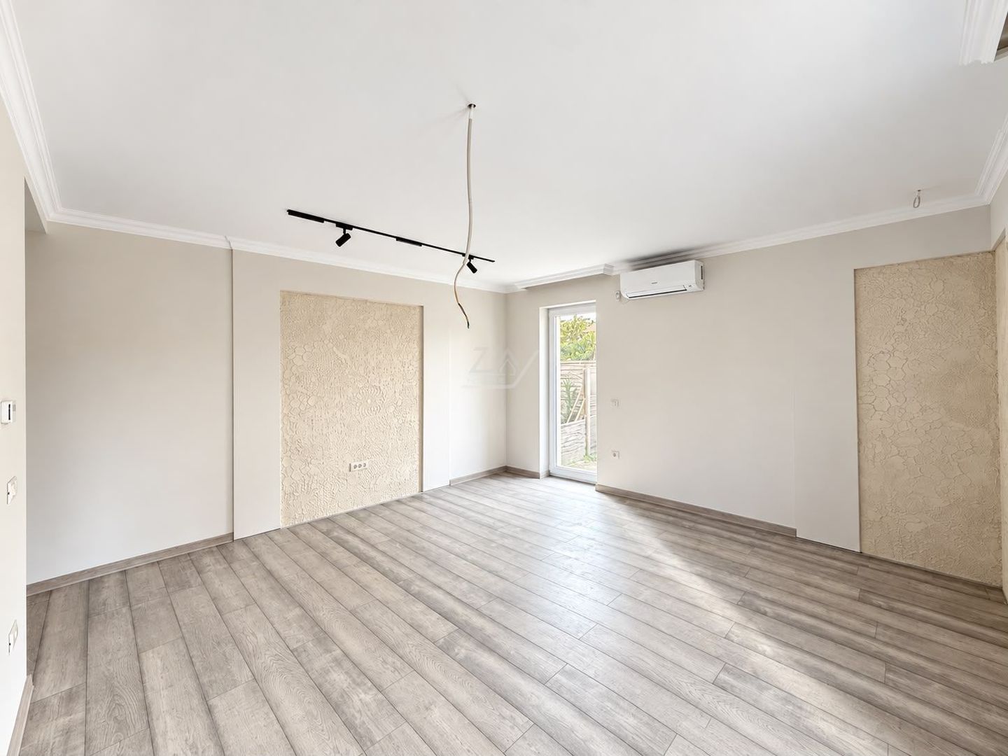Bloc finalizat Etaj 1. Finisaje premium. Loc de parcare. - Poză 1