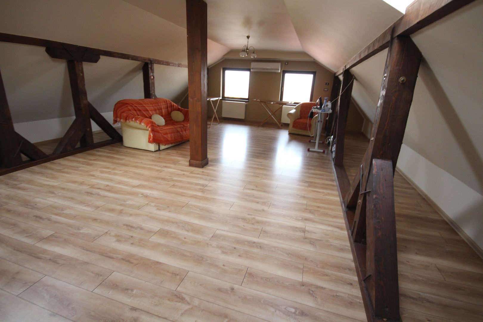 Casa cu destinatie mixta -servicii si comert + depozit+locuinta - Poză 13