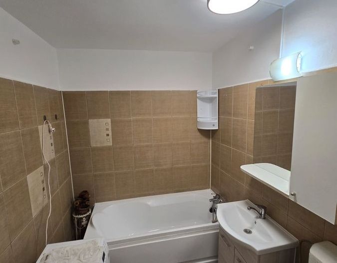 Închiriez apartament 2 camere, Mall Vitan, mobilat, metrou 4 minute - Poză 7