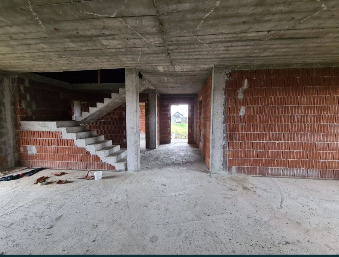 Vand casa in rosu 120mp - Poză 1