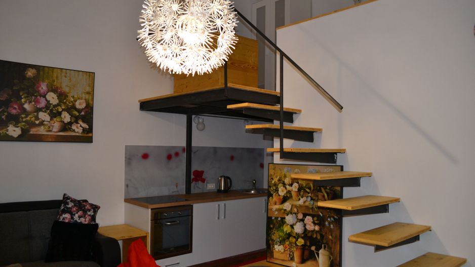 Studiou langa medicina cu scara interioara - Poză 23