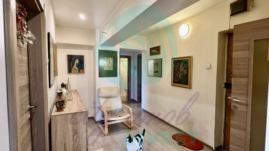 3 camere Unirii -Libertății | Vedere Parlament & Catedrală | Bloc 1992 - Poză 3