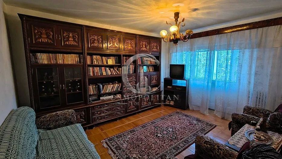 Apartament cu 3 camere ~ zona Pod/Rm. Sarat ~ etaj 2din4 - Poză 8