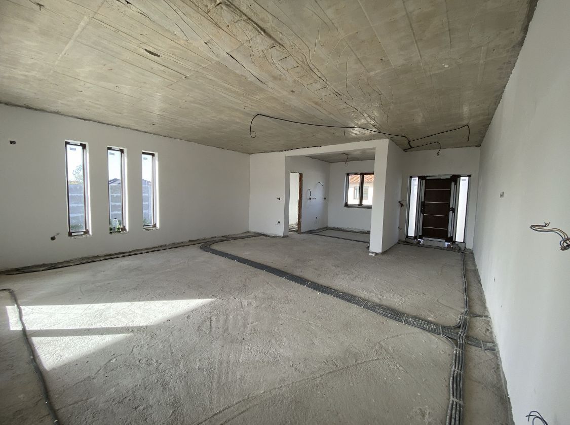 Casa semifinisata in Lazuri - Poză 4