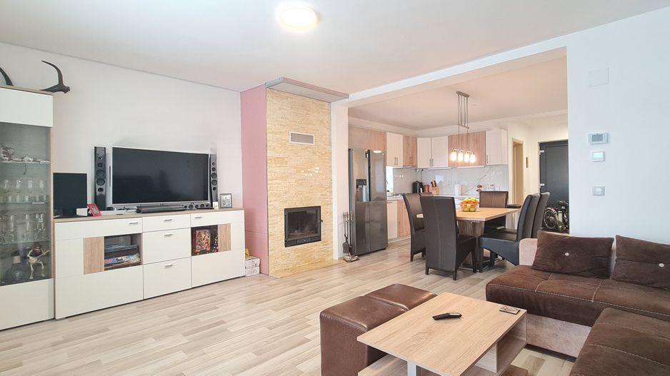 Casa 4 camere semimobilata in Cartier Izvor Tarlungeni Brasov - Poză 2