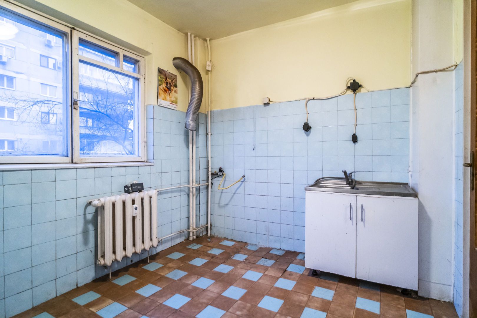 Drumul Taberei 3 camere, 4/10, bloc stradal, c-tie 1980, bucatarie mare, 2 bai - Poză 8