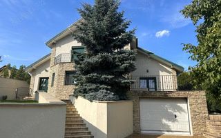 Vilă cu parter și etaj pe strada principală, Tomești, Iași - 203 mp construiți, teren 1144 mp - Poză 2