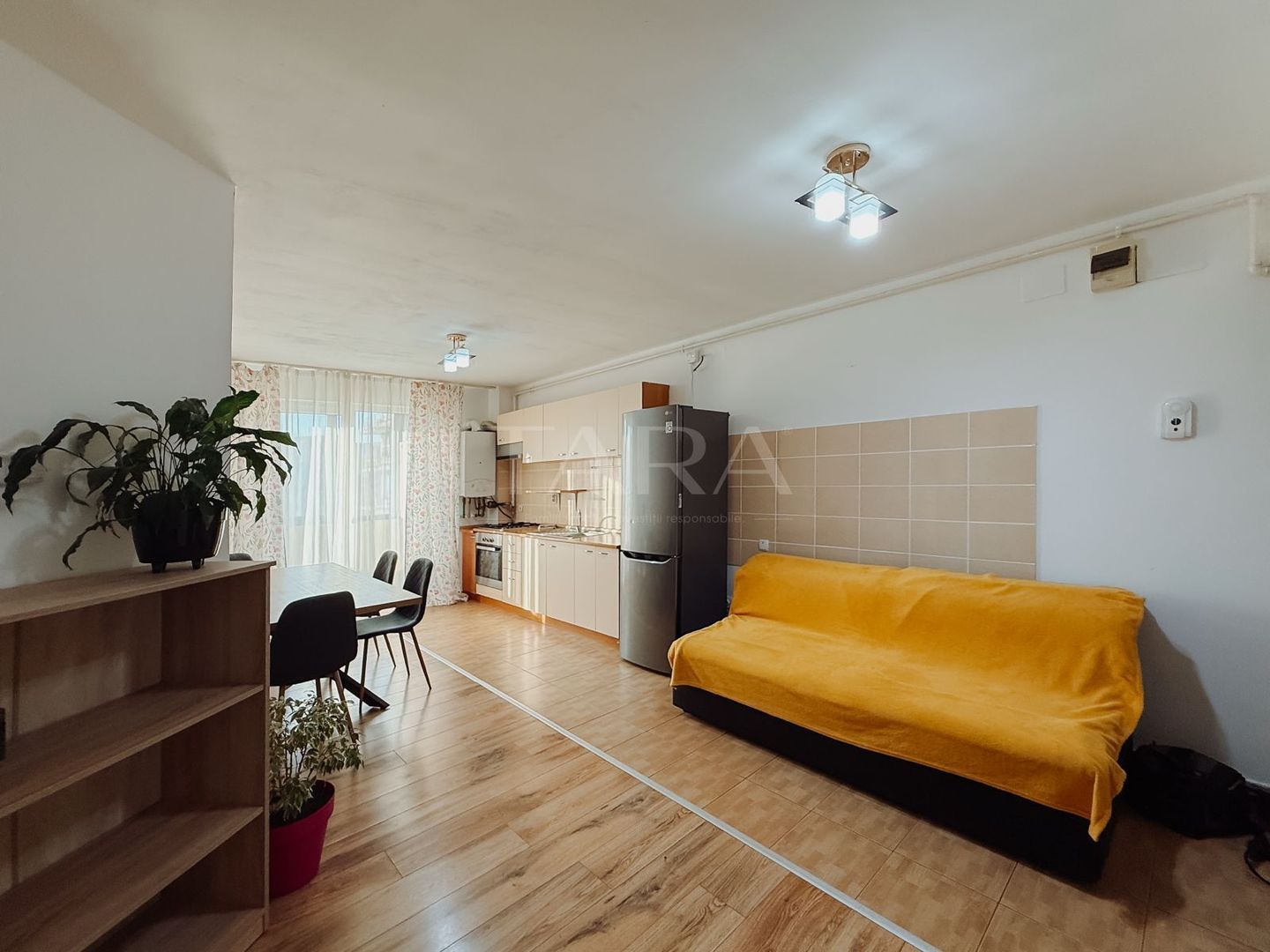 Apartament modern 2 camere + birou, parcare inclusă, Floresti - Poză 2