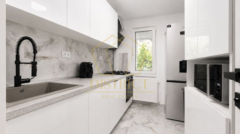 Apartament decomandat cu 3 camere și boxa | Parter | Dâmbovița - Poză 1