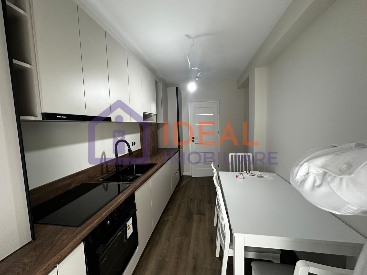 Apartament de vanzare 2 camere la alb -  zona Doamna Stanca - Poză 11