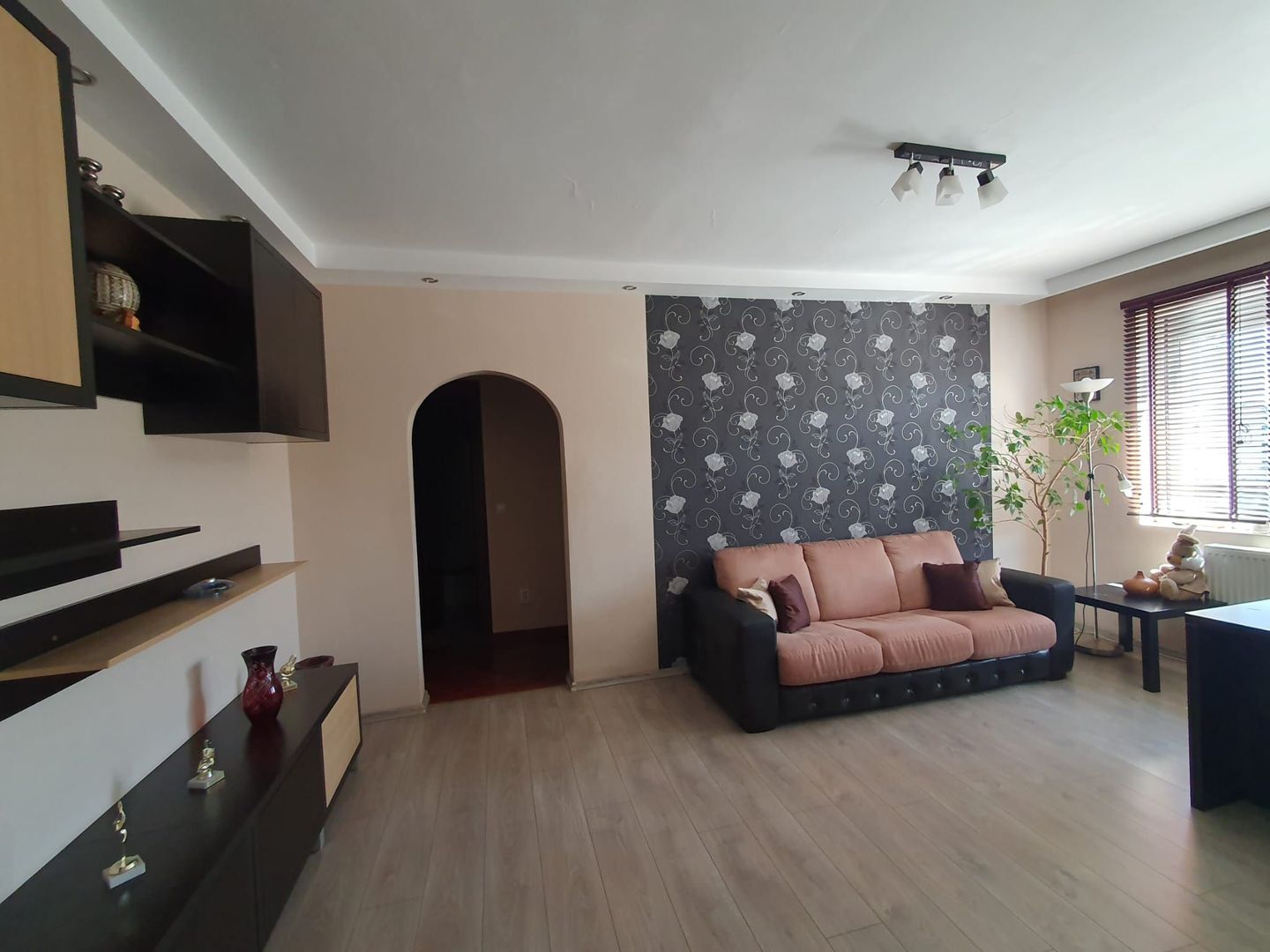 De vanzare apartament 3 camere Dristor-Baba Novac - Poză 2