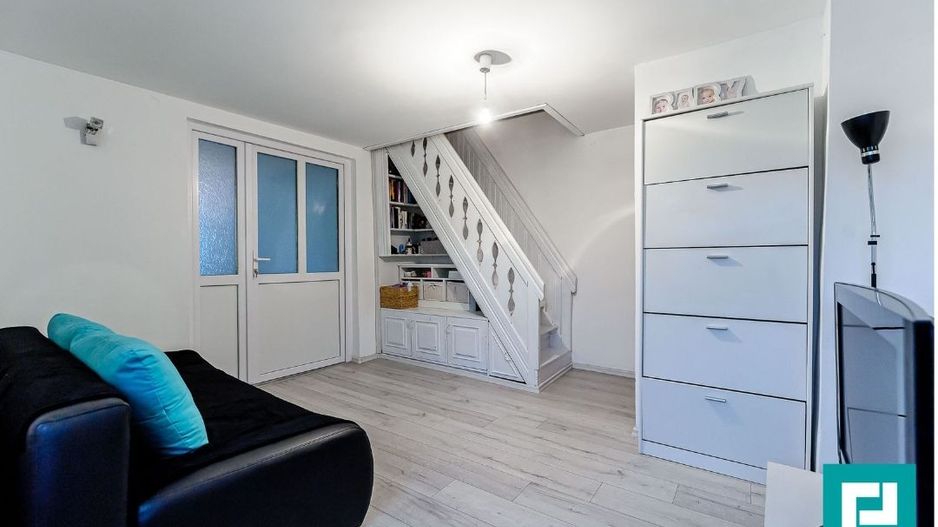 Proprietate cu 5 camere Aurel Vlaicu - Poză 2